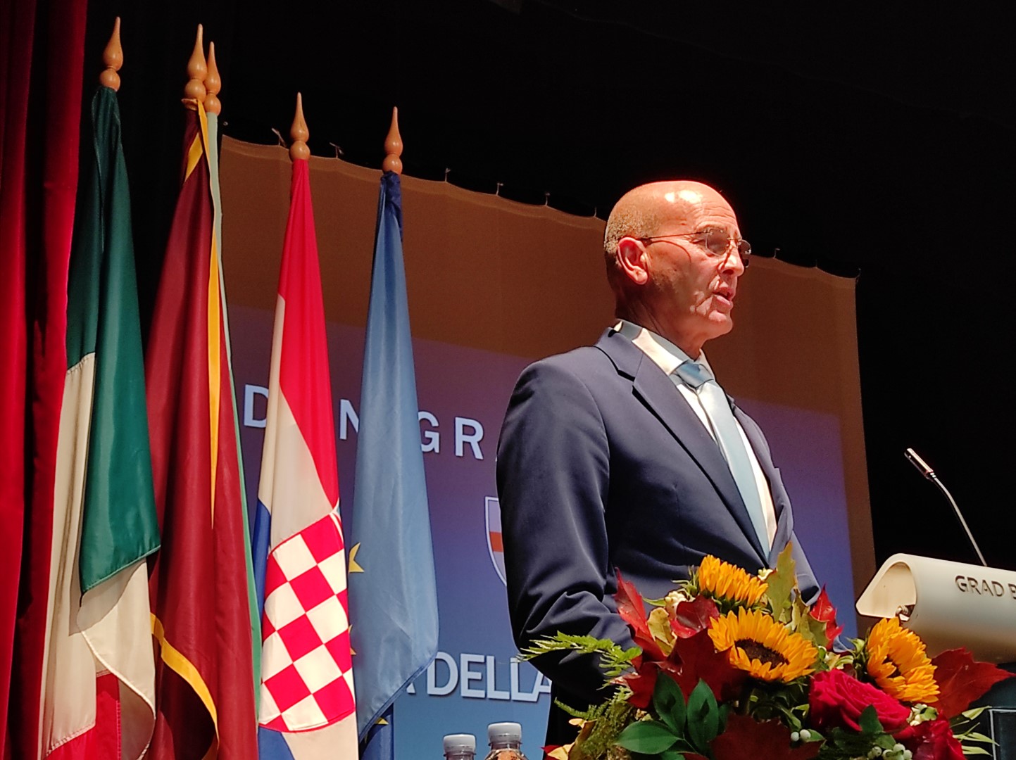 Kakav predsjednik, takav izaslanik!